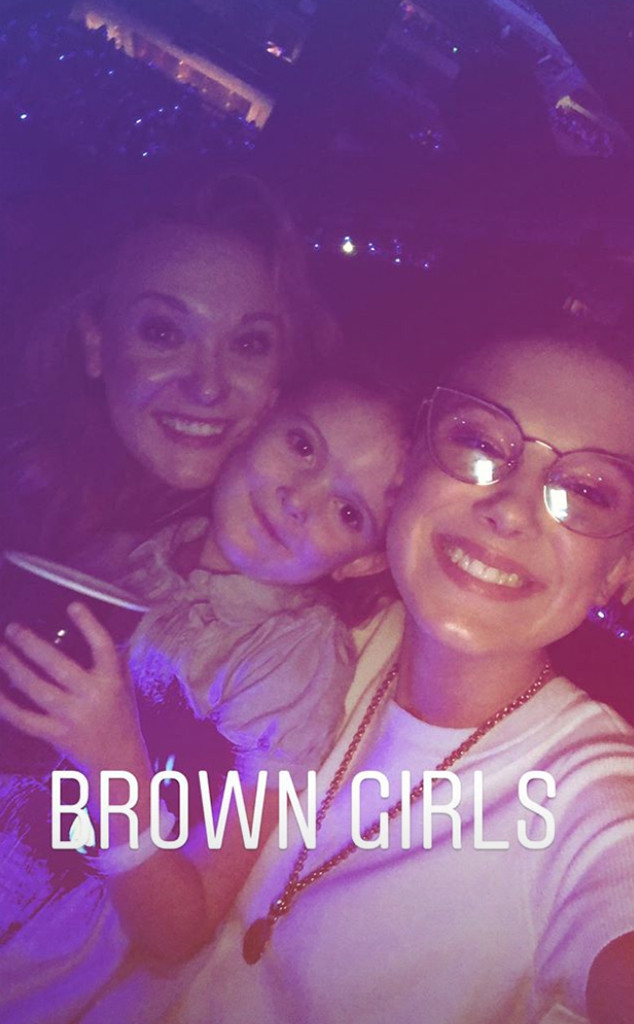 Millie Bobby Brown, Sisters, Taylor Swift, Concert